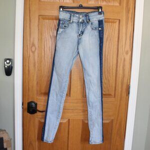 Studio A Juniors Size 5 Heavy Stonewashed Jegging Jeans